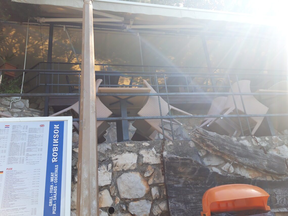 Robinson Bar & Grill